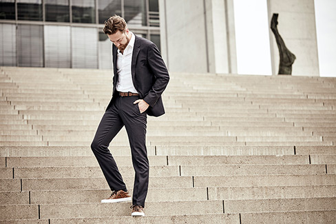 Wann Sneaker zum Anzug passen