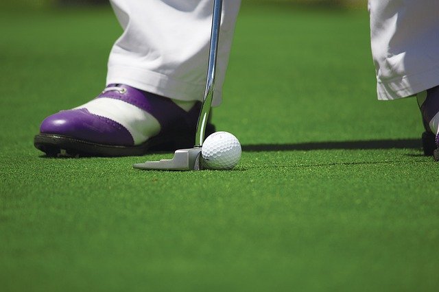 Putten auf den schönsten Golfplätzen der Welt