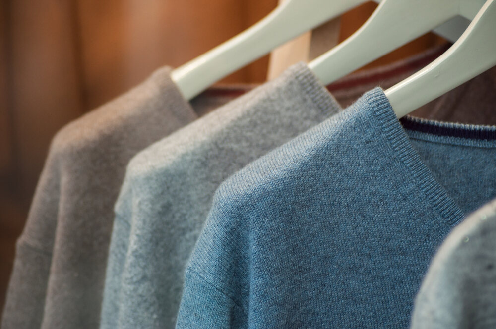 Pullover in verschiedenen Farben