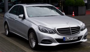 Mercedes-Benz_E_220